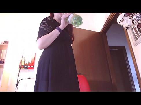 ❤️ Um escravo submisso que ama calcinhas sujas e luxuriosas é forçado a se masturbar depois de assistir a este vídeo! ️ Porno em pt-br.serviporno.ru ﹏
