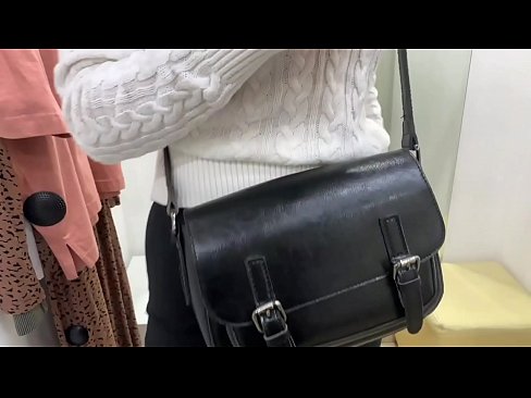 ❤️ Masturbação pública da jovem cadela FeralBerry com um dildo no provador ️ Porno em pt-br.serviporno.ru ﹏