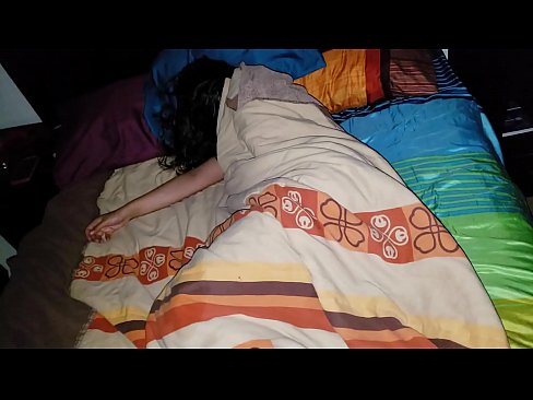 ❤️ Stepson berating sua jovem madrasta enquanto ela dorme. ️ Porno em pt-br.serviporno.ru ﹏